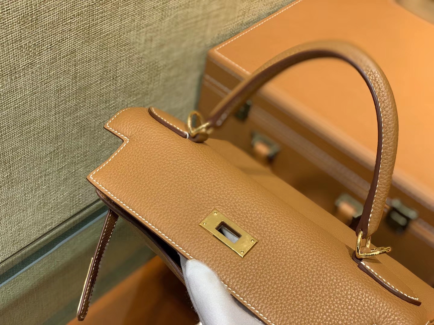 Hermès（爱马仕）Kelly凯莉包 togo小牛皮 太妃金 进口原料 原版蜜蜡线 金扣 28cm