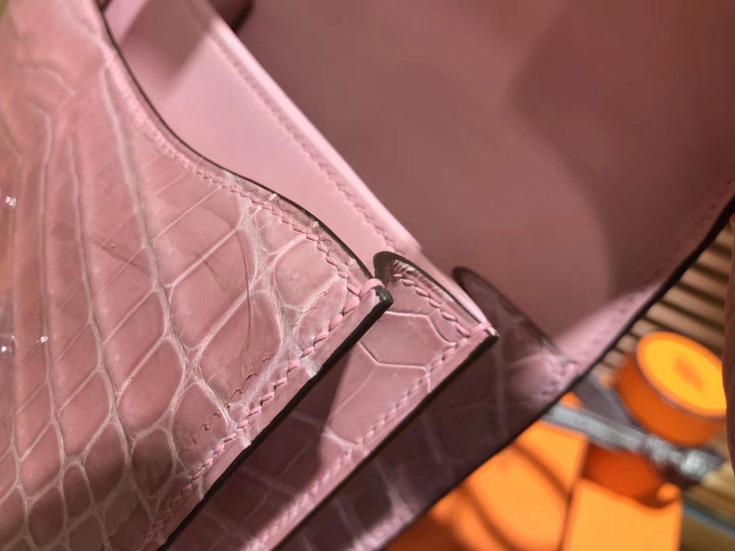 Hermès（爱马仕）Constance空姐包 陶瓷粉 一级 尼罗 鳄鱼皮 臻品级别 银扣 18cm