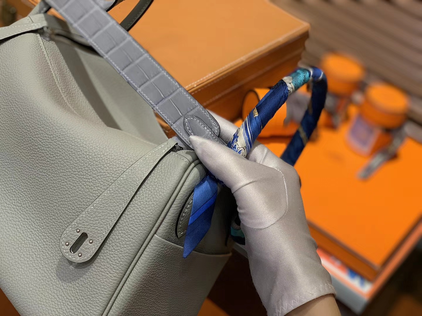 Hermès（爱马仕）Lindy琳迪包 巴黎灰 小牛皮拼鳄鱼皮 进口原料 全手工缝制 银扣 26cm