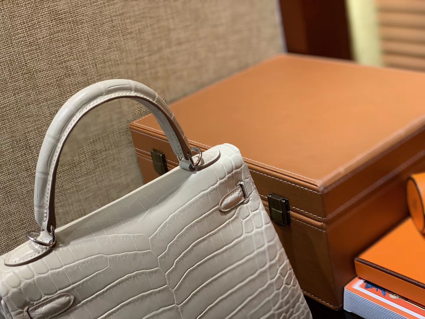 Hermès（爱马仕）Kelly 凯莉包 羊毛白 尼罗雾面 一级鳄鱼皮 顶级全手工缝制 银扣 25cm