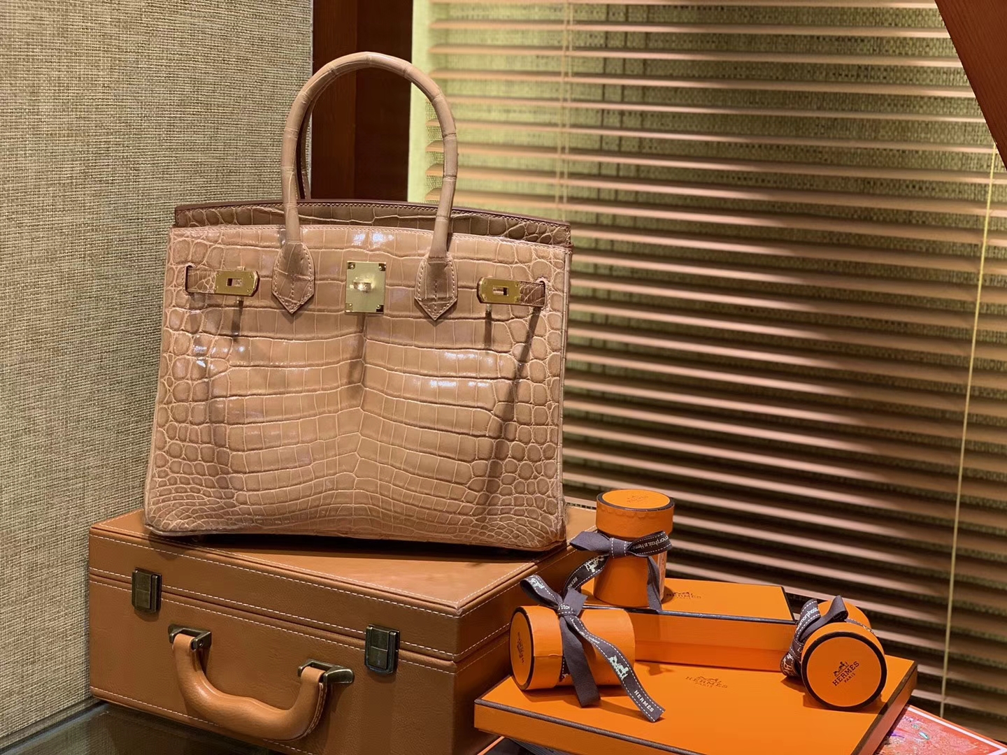 Hermès（爱马仕）Birkin铂金包 奶茶色 一级皮 尼罗鳄鱼 进口原料 顶级手缝工艺 30cm