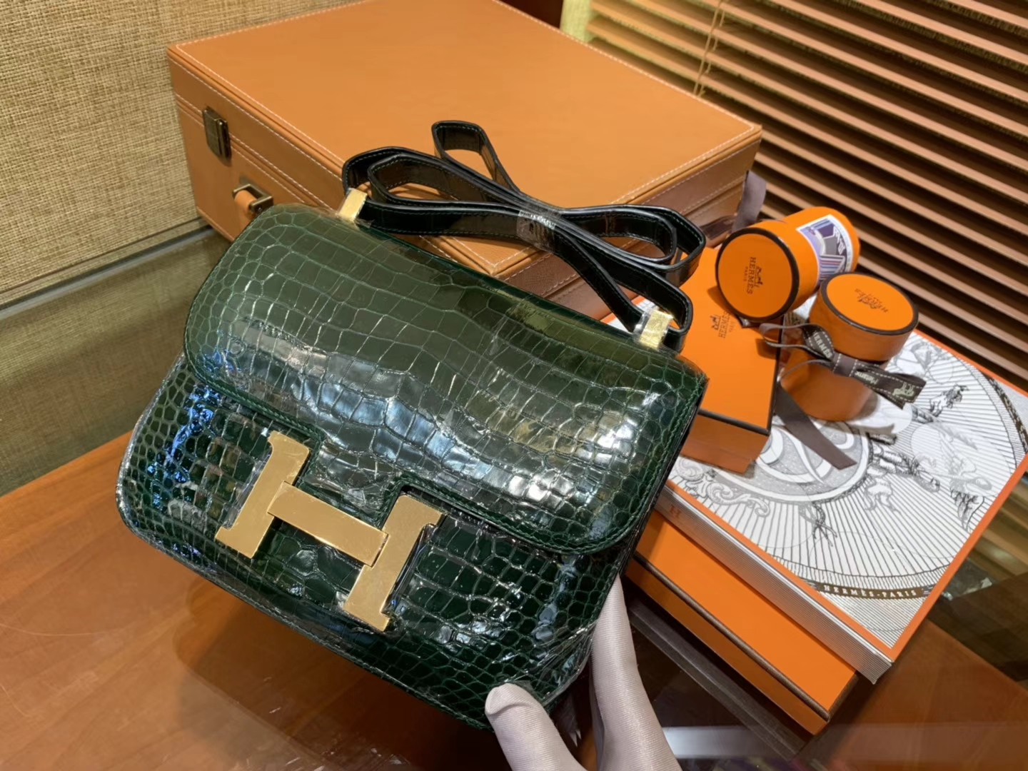 Hermès（爱马仕）Constance空姐包 祖母绿 一级 湾鳄鱼皮 臻品级别 金扣 23cm