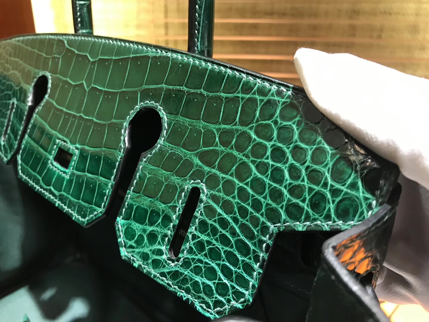 Hermès（爱马仕）Birkin铂金包 祖母绿 一级皮 湾鳄鱼皮 倒V 进口原料 顶级手缝工艺 30cm