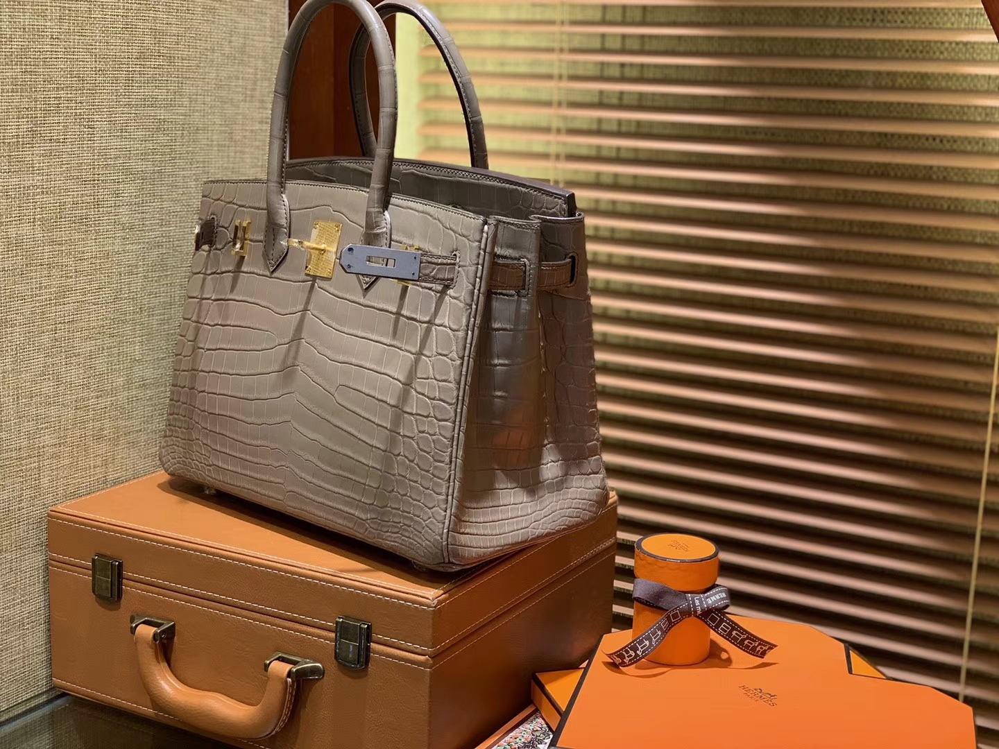 Hermès（爱马仕）Birkin铂金包 斑鸠灰 一级皮 雾面尼罗鳄鱼皮 进口原料 顶级手缝工艺 30cm