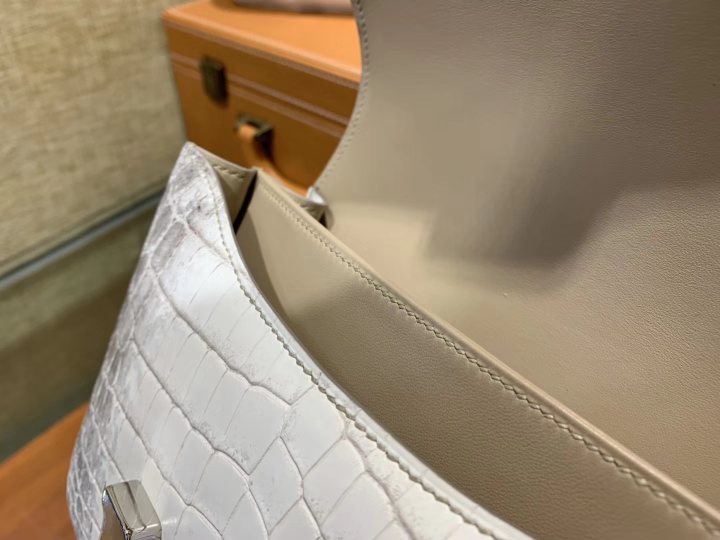 Hermès（爱马仕）Constance空姐包 喜玛拉雅 包中皇后 一级 尼罗 鳄鱼皮 臻品级别 银扣 18cm
