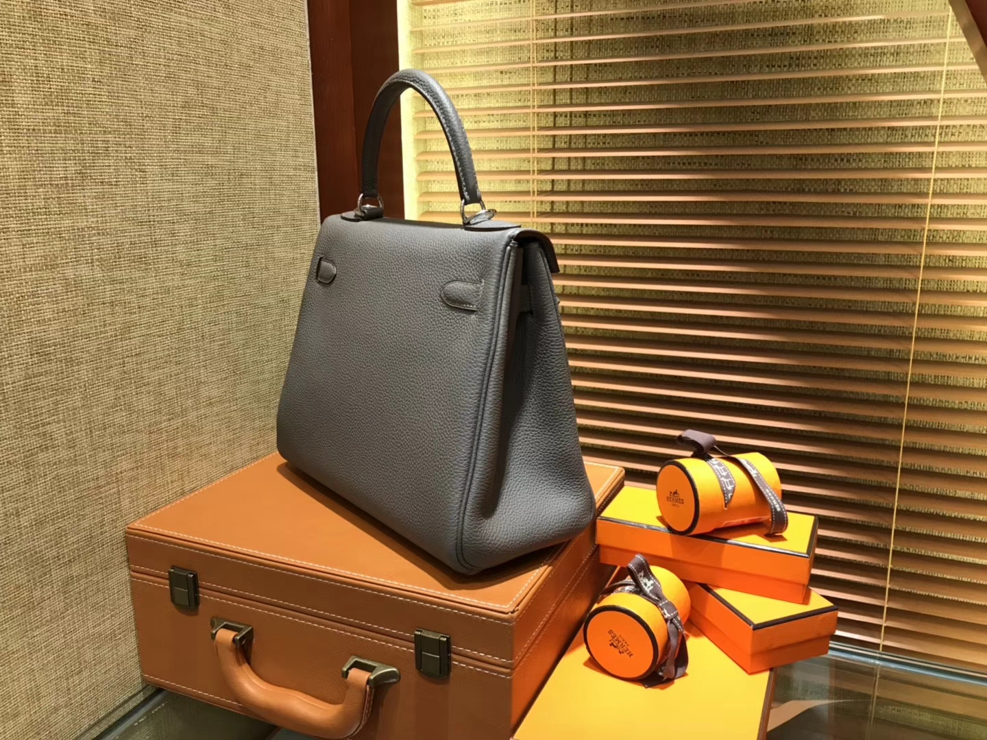 Hermès（爱马仕）Kelly凯莉包 togo小牛皮 锡器灰 进口原料 原版蜜蜡线 银扣 28cm