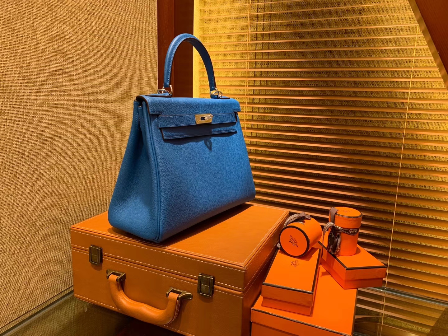 Hermès（爱马仕）Kelly凯莉包 togo小牛皮 坦桑尼亚蓝 金扣 28cm