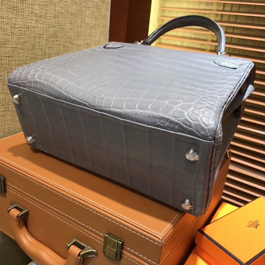 Hermès（爱马仕）Kelly 凯莉包 巴黎灰 尼罗雾面 一级鳄鱼皮 顶级全手工缝制 银扣 28cm