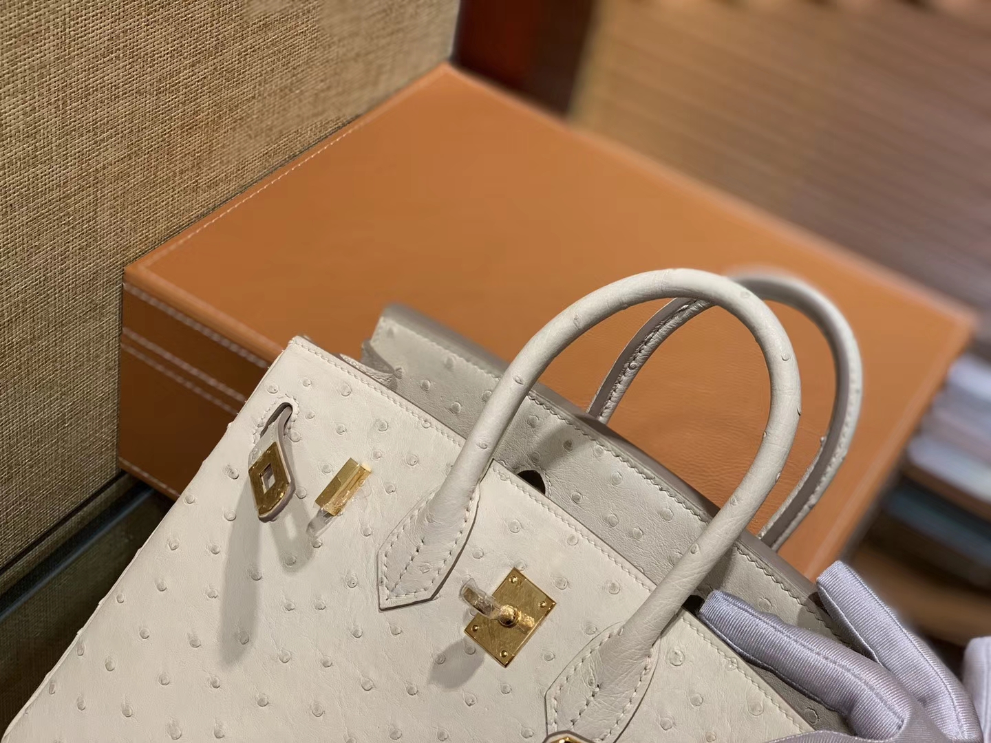 Hermès（爱马仕）Birkin 25cm 奶昔白 南非进口鸵鸟皮 顶级手缝工艺 金扣
