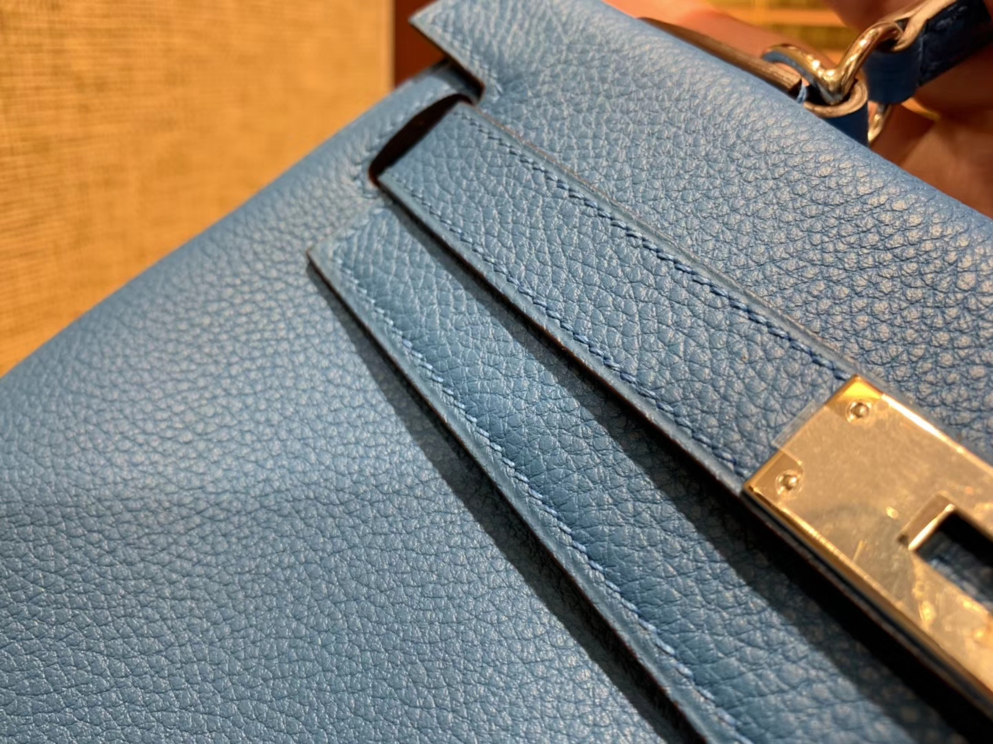 Hermès（爱马仕）Kelly凯莉包 togo小牛皮 坦桑尼亚蓝 金扣 28cm