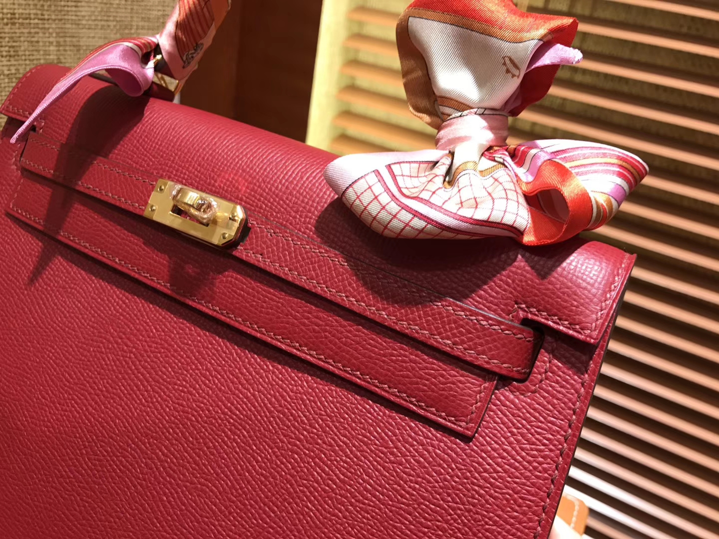 Hermès（爱马仕）Kelly凯莉包 掌纹小牛皮 石榴红 进口原料 原版蜜蜡线 顶级工艺 金扣 25cm