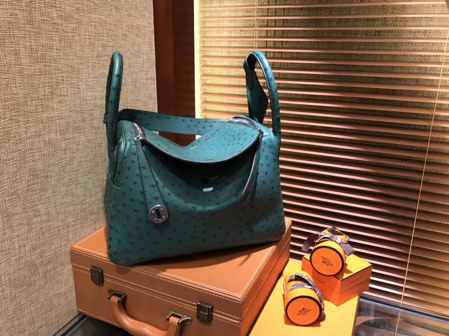 Hermès（爱马仕）Lindy琳迪包 丝绒绿 南非进口鸵鸟皮 全手工缝制 银扣 30cm