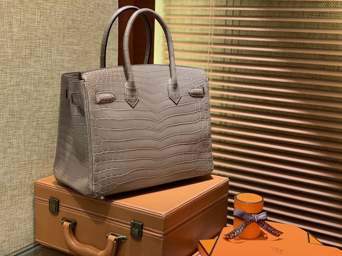 Hermès（爱马仕）Birkin铂金包 斑鸠灰 一级皮 雾面尼罗鳄鱼皮 进口原料 顶级手缝工艺 30cm