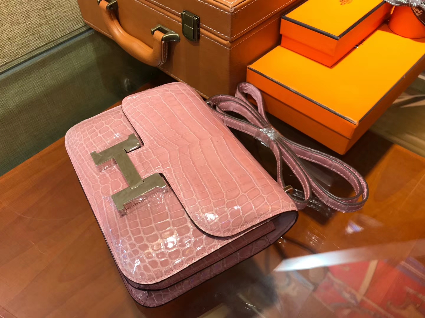 Hermès（爱马仕）Constance空姐包 陶瓷粉 一级 尼罗 鳄鱼皮 臻品级别 银扣 18cm