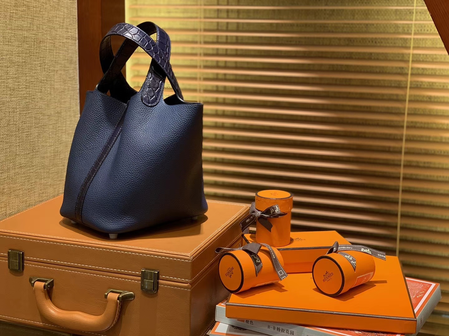 Hermès（爱马仕）Piction菜篮包 午夜蓝 Togo牛皮 拼鳄鱼 进口原料 全手工缝制 银扣 18cm