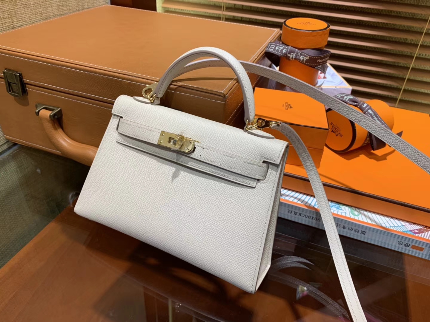 Hermès（爱马仕）MiniKelly 迷你凯莉 奶昔白 德国掌纹牛皮 原版蜜蜡 全手工缝制 2代 19cm