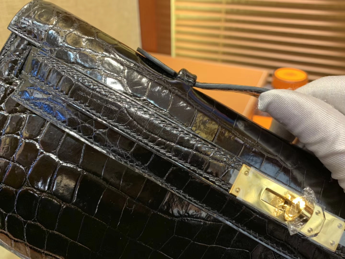 Hermès（爱马仕）Kelly cut 手包 经典黑 亮面鳄鱼 金扣 31cm