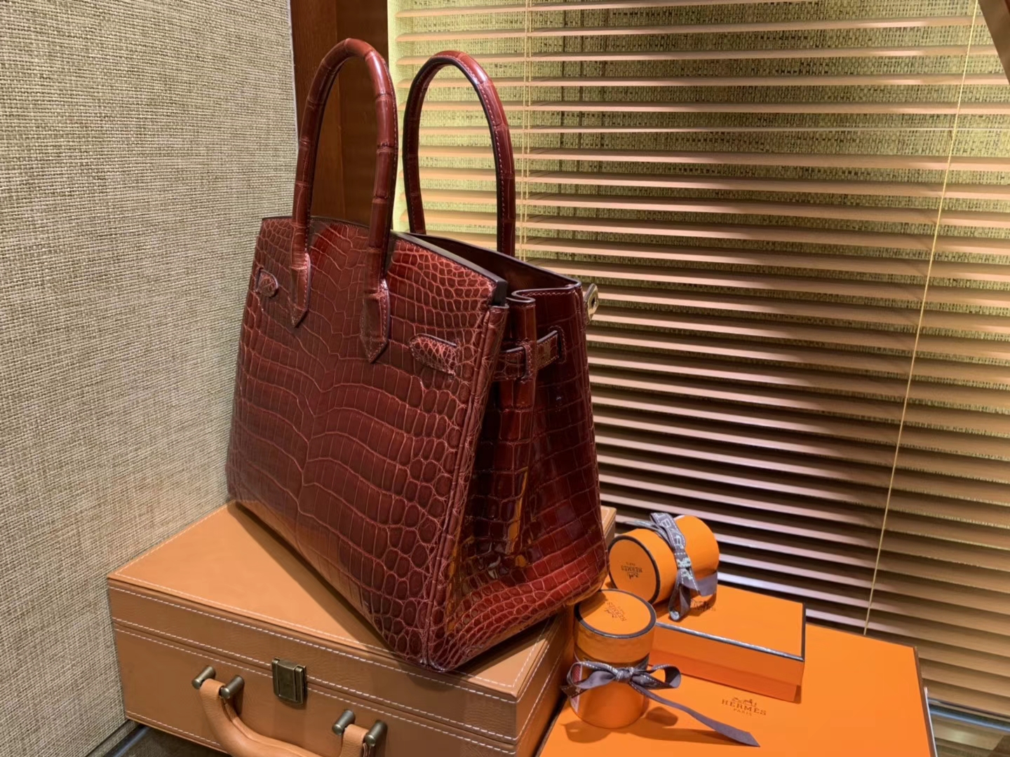 Hermès（爱马仕）Birkin铂金包 板栗棕 一级皮 尼罗鳄鱼 进口原料 顶级手缝工艺 30cm