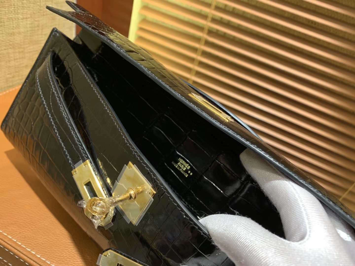 Hermès（爱马仕）Kelly cut 手包 经典黑 亮面鳄鱼 金扣 31cm