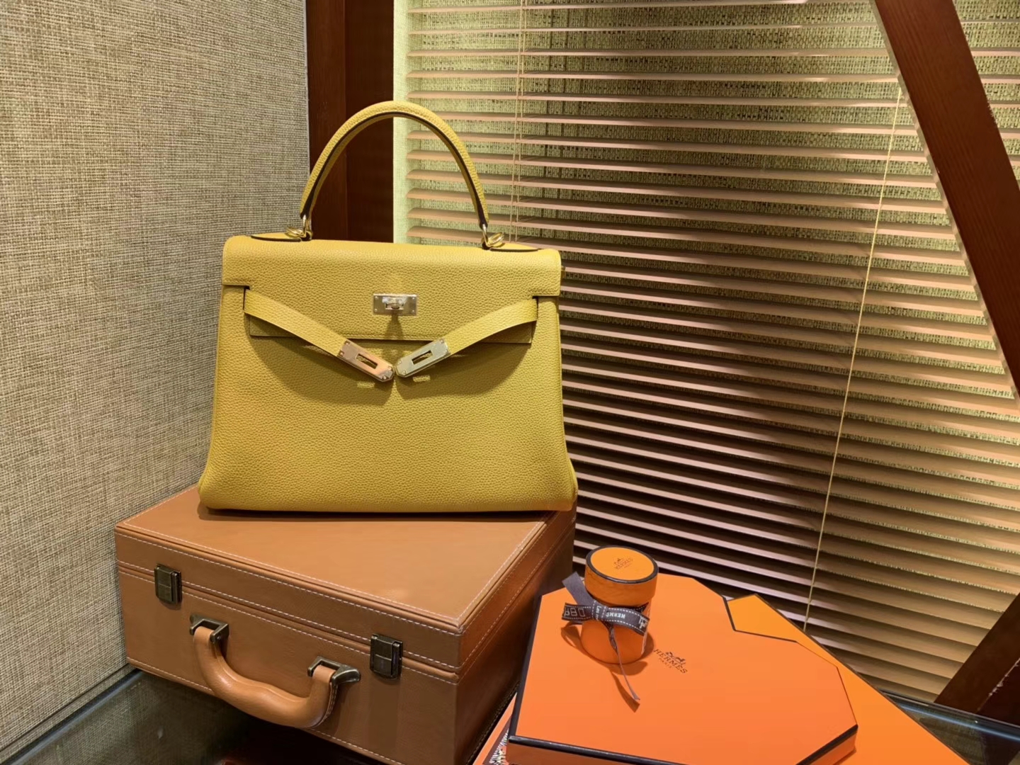 Hermès（爱马仕）Kelly凯莉包 togo小牛皮 琥珀黄 进口原料 原版蜜蜡线 金扣 28cm