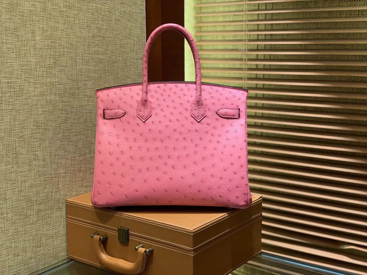 Hermès（爱马仕）Birkin 30cm 新唇膏粉 南非进口鸵鸟皮 顶级手缝工艺 金扣