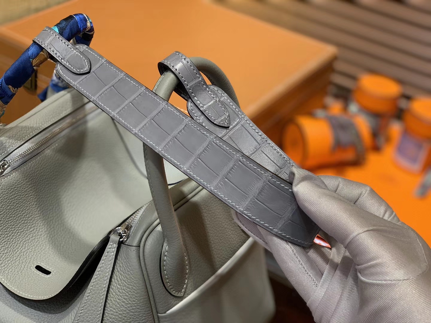 Hermès（爱马仕）Lindy琳迪包 巴黎灰 小牛皮拼鳄鱼皮 进口原料 全手工缝制 银扣 26cm