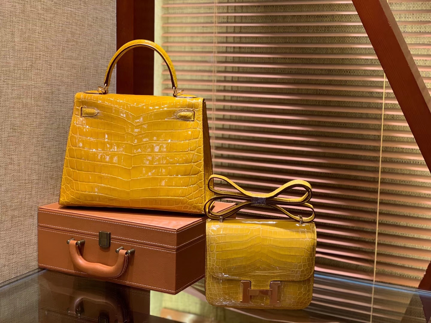 Hermès（爱马仕）Kelly 凯莉包 琥珀黄 级尼罗鳄鱼皮 顶级全手工缝制 金扣 28cm
