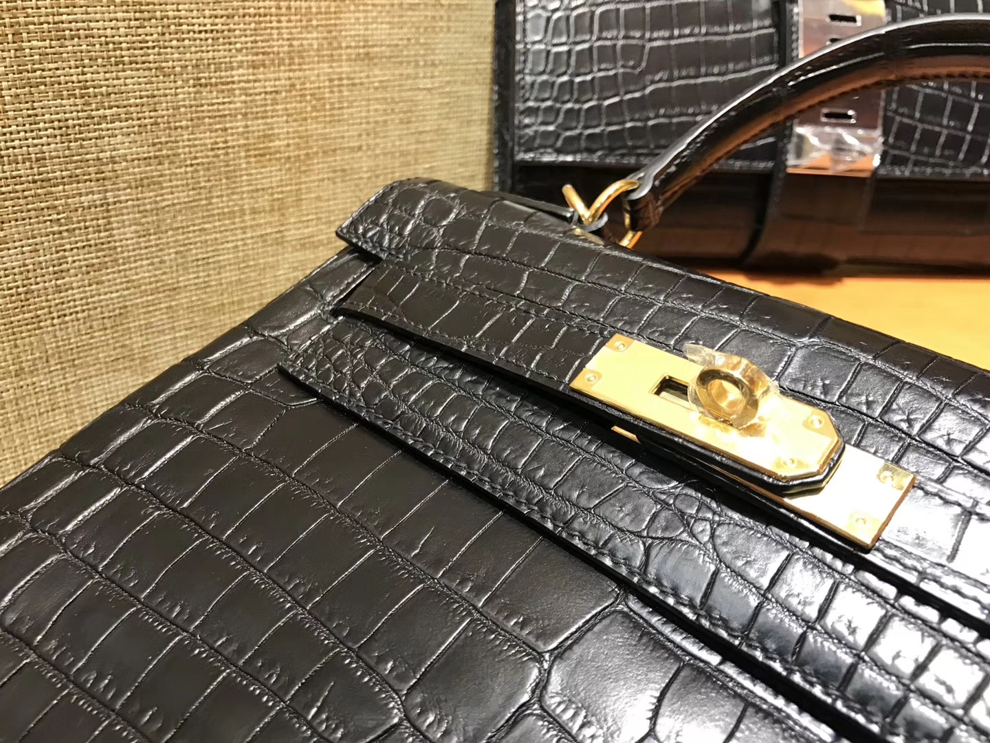 Hermès（爱马仕）Kelly 凯莉包 经典黑 尼罗雾面 一级鳄鱼皮 顶级全手工缝制 金扣 28cm
