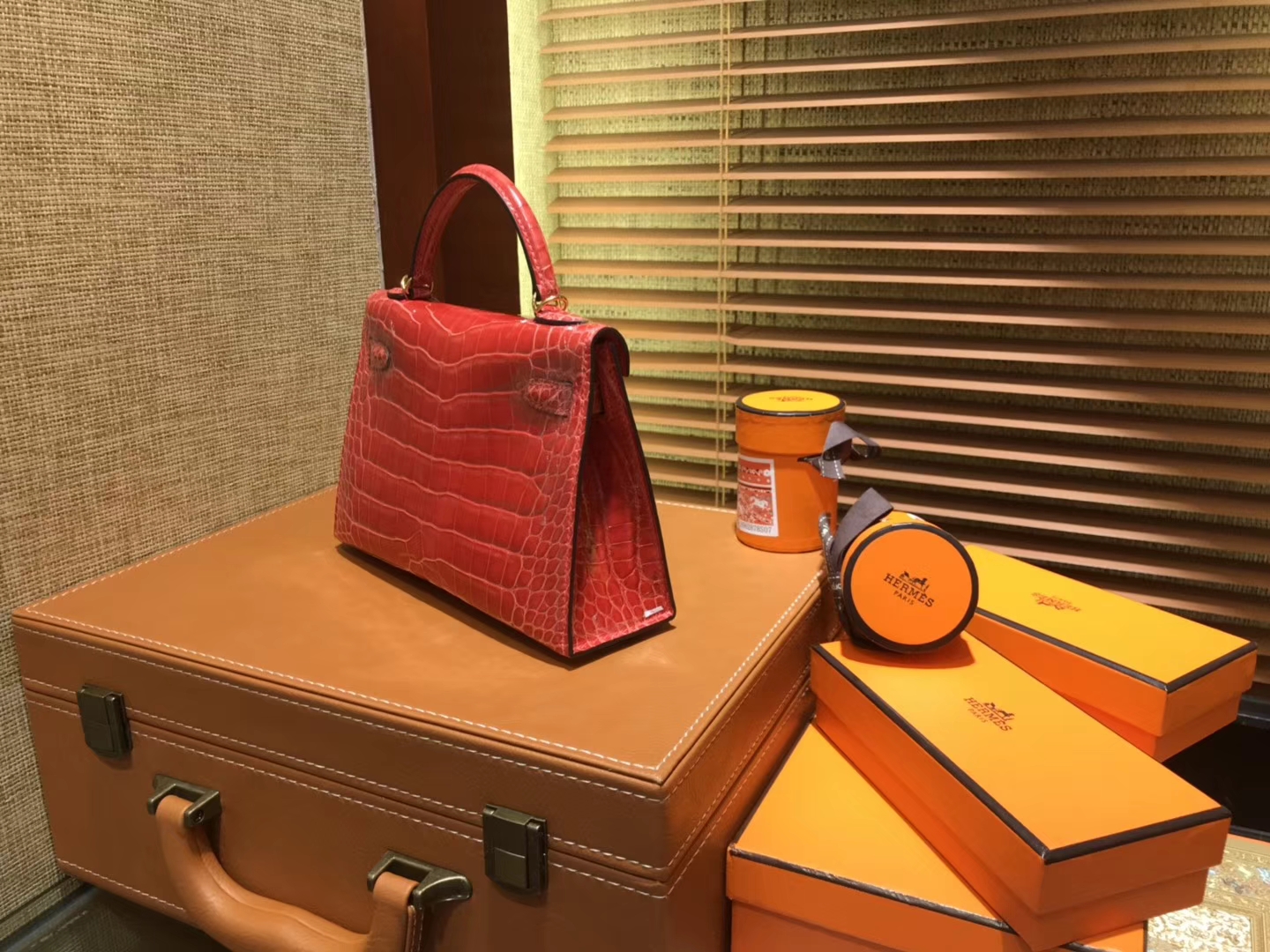 Hermès（爱马仕）MiniKelly 迷你凯莉 法拉利红 一级美洲鳄鱼皮 顶级手缝蜡线 金扣 19cm 2代
