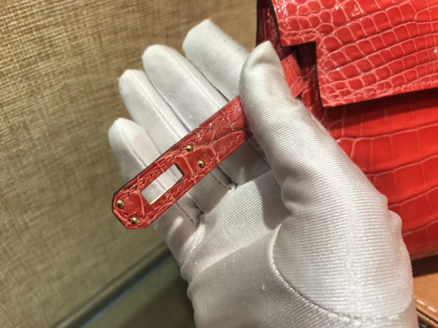 Hermès（爱马仕）MiniKelly 迷你凯莉 法拉利红 一级美洲鳄鱼皮 顶级手缝蜡线 金扣 19cm 2代