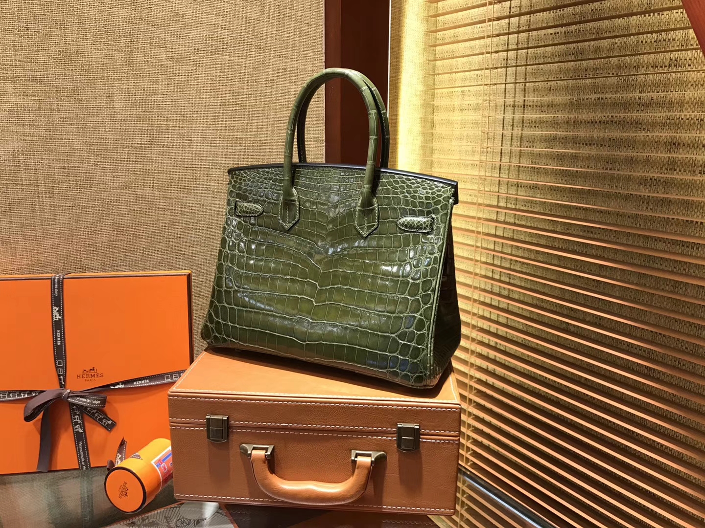 Hermès（爱马仕）Birkin铂金包 丛林绿 一级皮 尼罗鳄鱼 进口原料 顶级手缝工艺 金扣 30cm