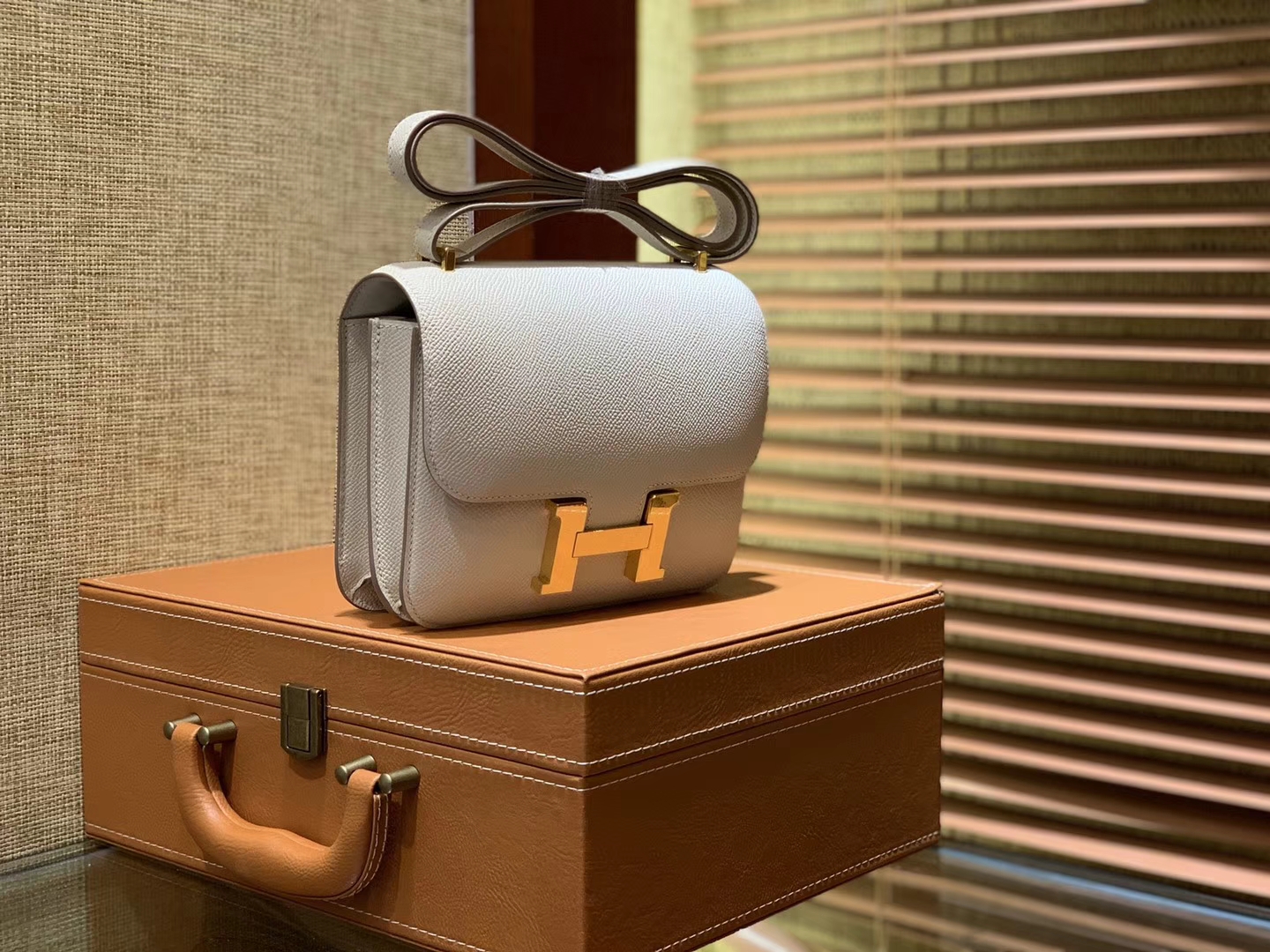Hermès（爱马仕）Constance空姐包 掌纹 奶昔白 顶级全手工缝制 金扣 18cm