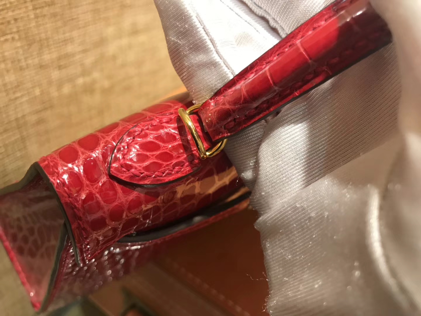 Hermès（爱马仕）MiniKelly 迷你凯莉 大红色 一级美洲鳄鱼皮 顶级手缝蜡线 金扣 19cm 2代