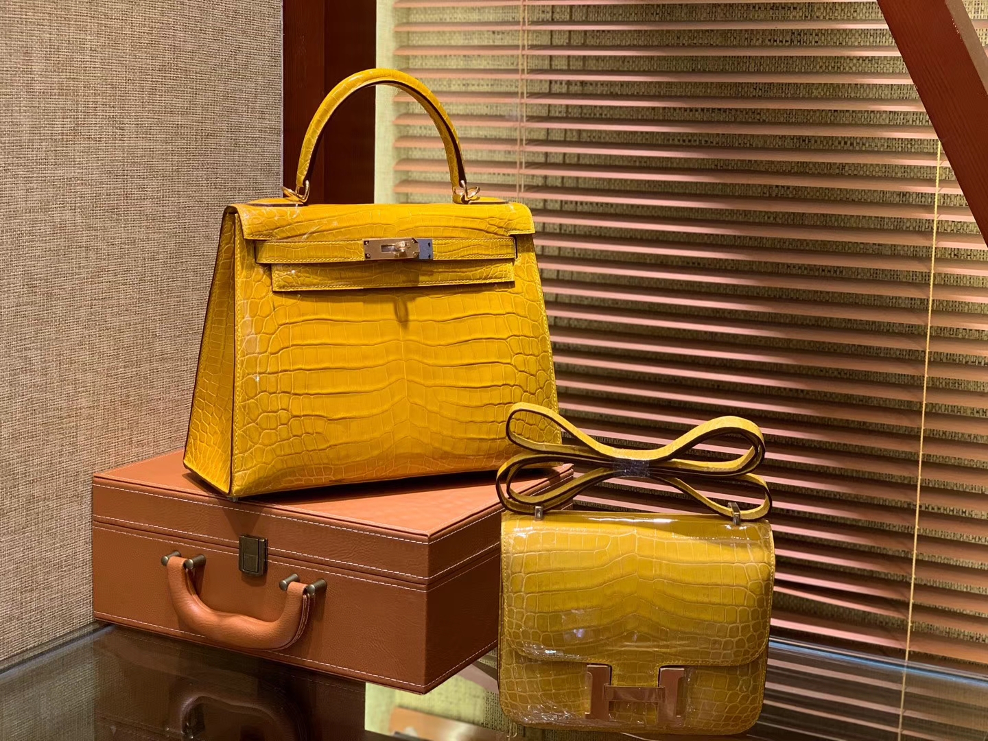Hermès（爱马仕）Kelly 凯莉包 琥珀黄 级尼罗鳄鱼皮 顶级全手工缝制 金扣 28cm