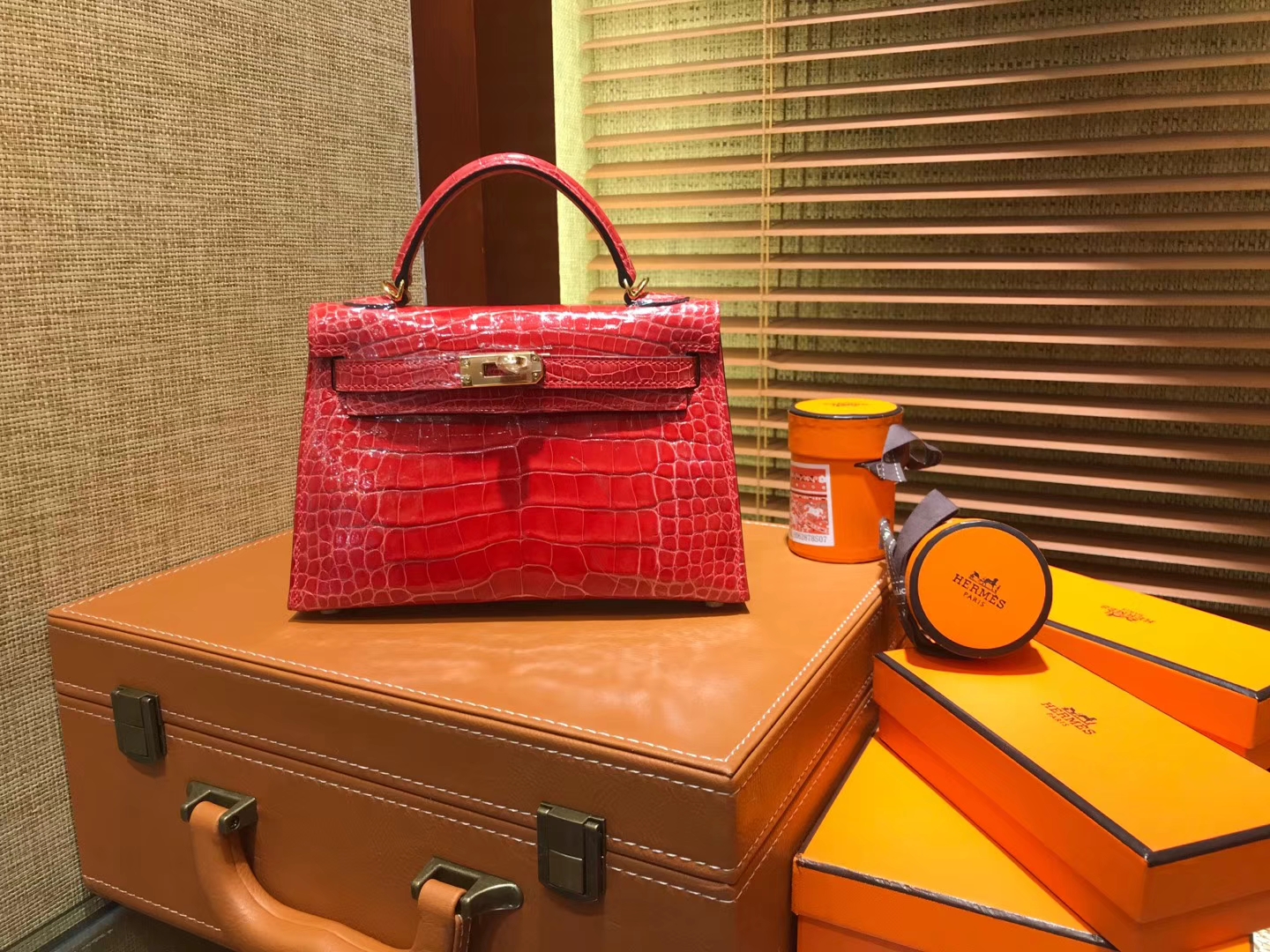 Hermès（爱马仕）MiniKelly 迷你凯莉 法拉利红 一级美洲鳄鱼皮 顶级手缝蜡线 金扣 19cm 2代