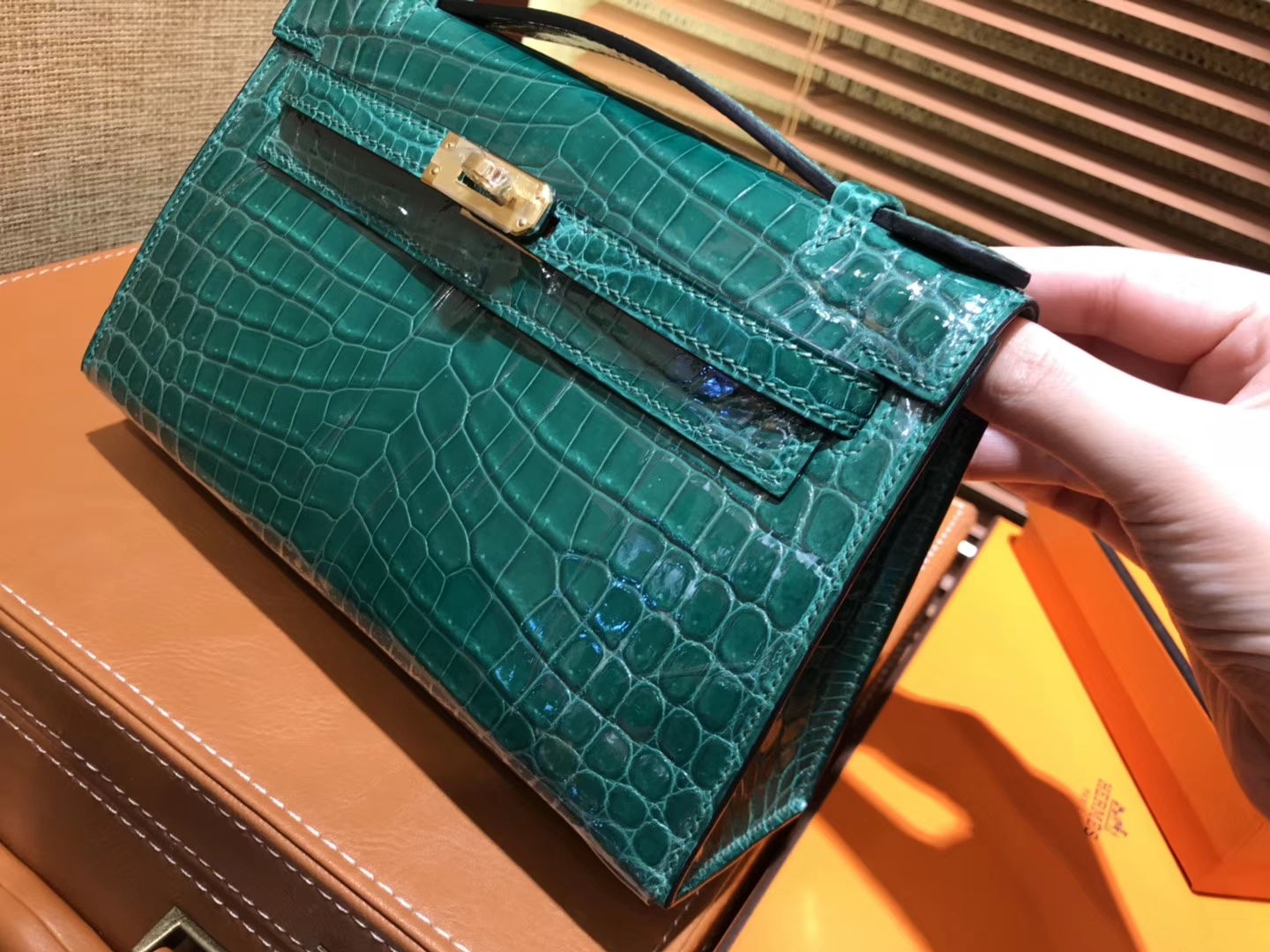 Hermès（爱马仕）MiniKelly 迷你凯莉 祖母绿 进口鳄鱼皮 顶级手缝工艺 金扣 22cm
