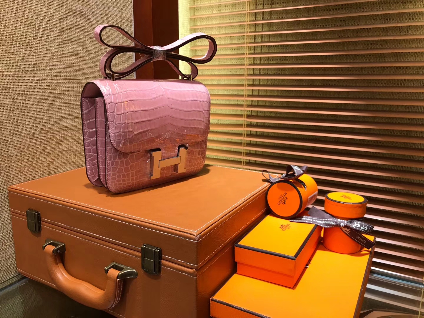 Hermès（爱马仕）Constance空姐包 陶瓷粉 一级 尼罗 鳄鱼皮 臻品级别 银扣 18cm
