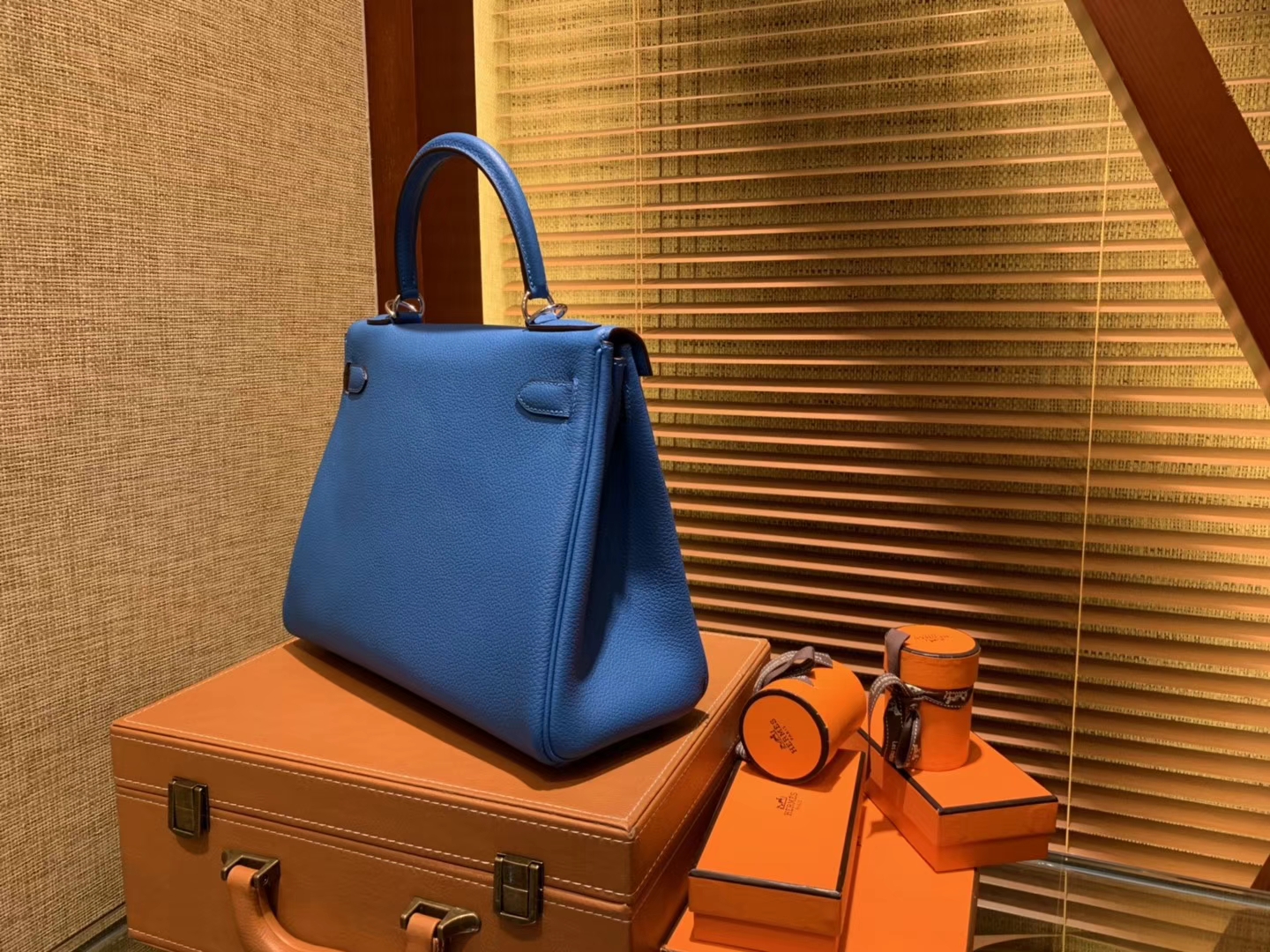 Hermès（爱马仕）Kelly凯莉包 togo小牛皮 坦桑尼亚蓝 金扣 28cm