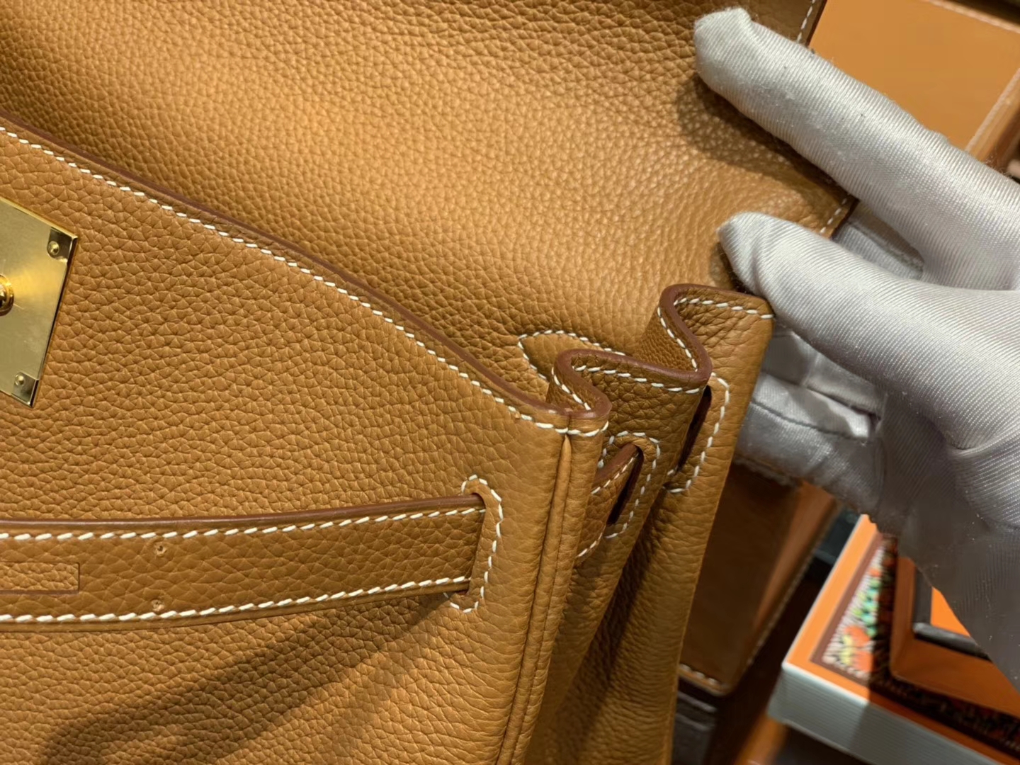 Hermès（爱马仕）Kelly凯莉包 togo小牛皮 太妃金 进口原料 原版蜜蜡线 金扣 28cm