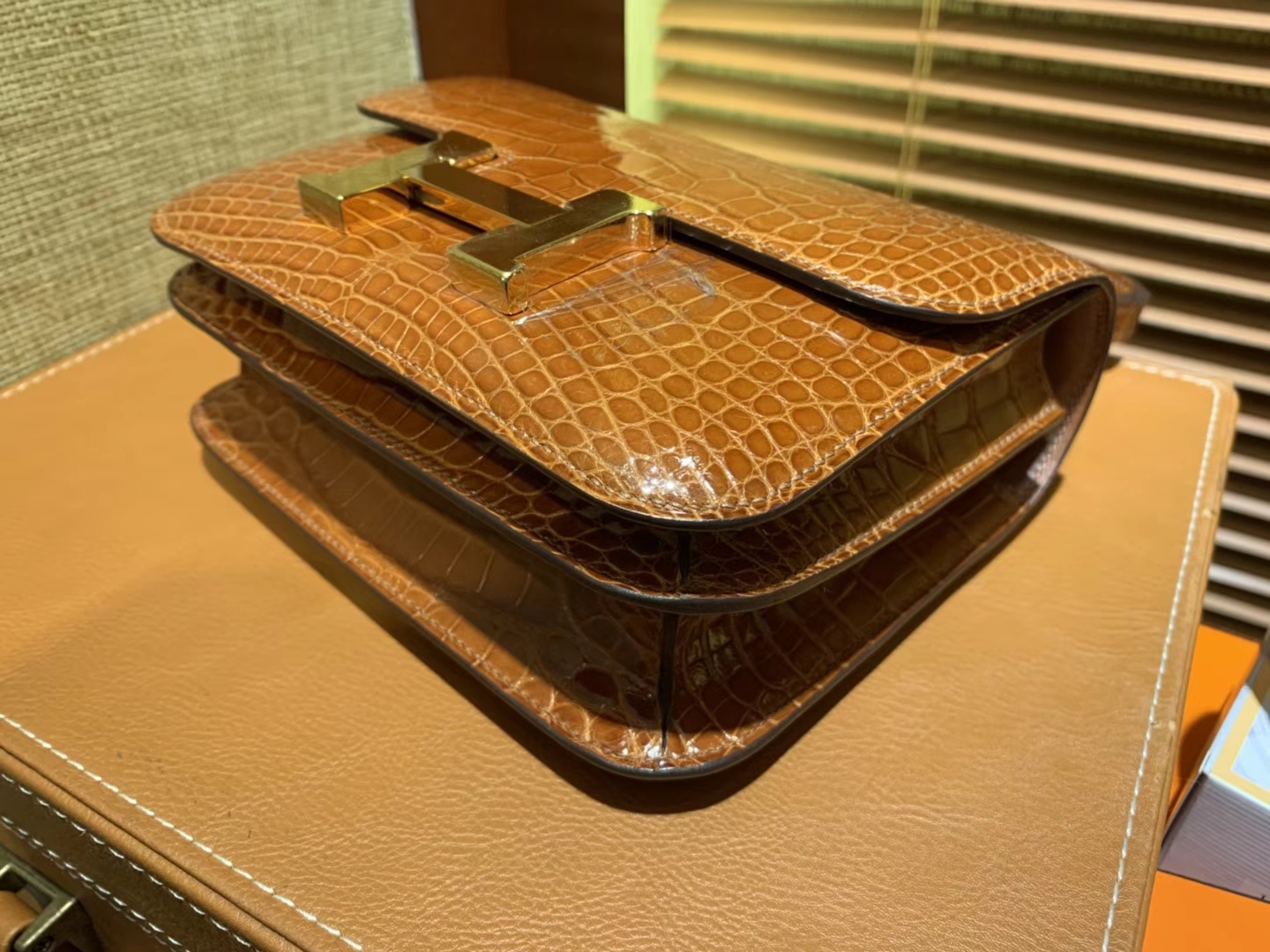Hermès（爱马仕）Constance空姐包 板栗粽 一级 美洲 鳄鱼皮 臻品级别 金扣 18cm