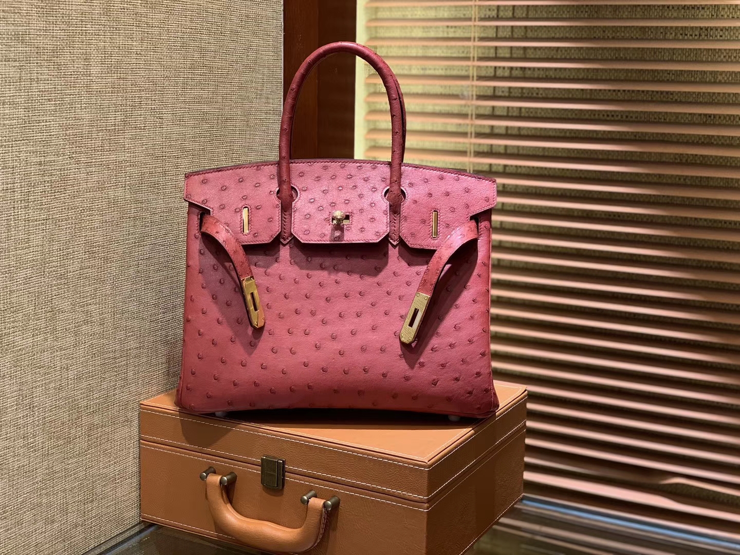 Hermès（爱马仕）Birkin 30cm 石榴红 南非进口鸵鸟皮 顶级手缝工艺 金扣
