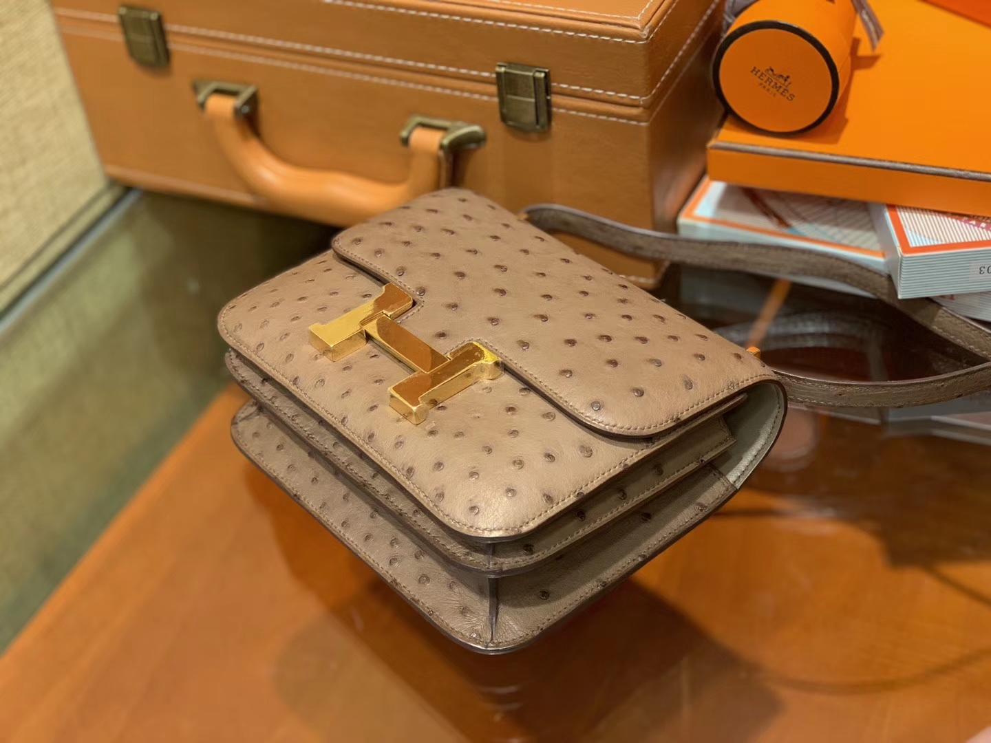 Hermès（爱马仕）Constance 18cm 棕色 南非进口鸵鸟 KK级别 顶级全手工 金扣