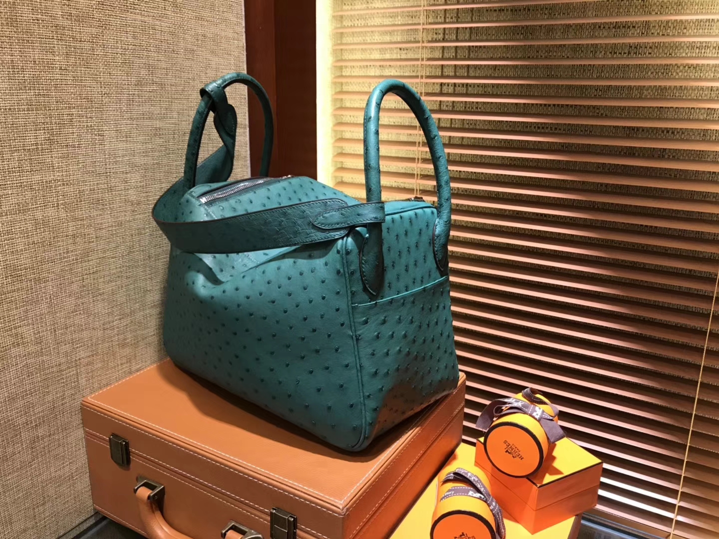 Hermès（爱马仕）Lindy琳迪包 丝绒绿 南非进口鸵鸟皮 全手工缝制 银扣 30cm