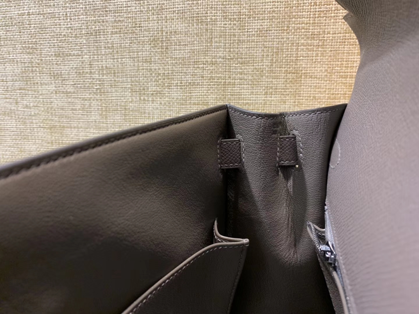 Hermès（爱马仕）Kelly凯莉包 掌纹小牛皮 锡器灰 进口原料 原版蜜蜡线 顶级工艺 银扣 28cm