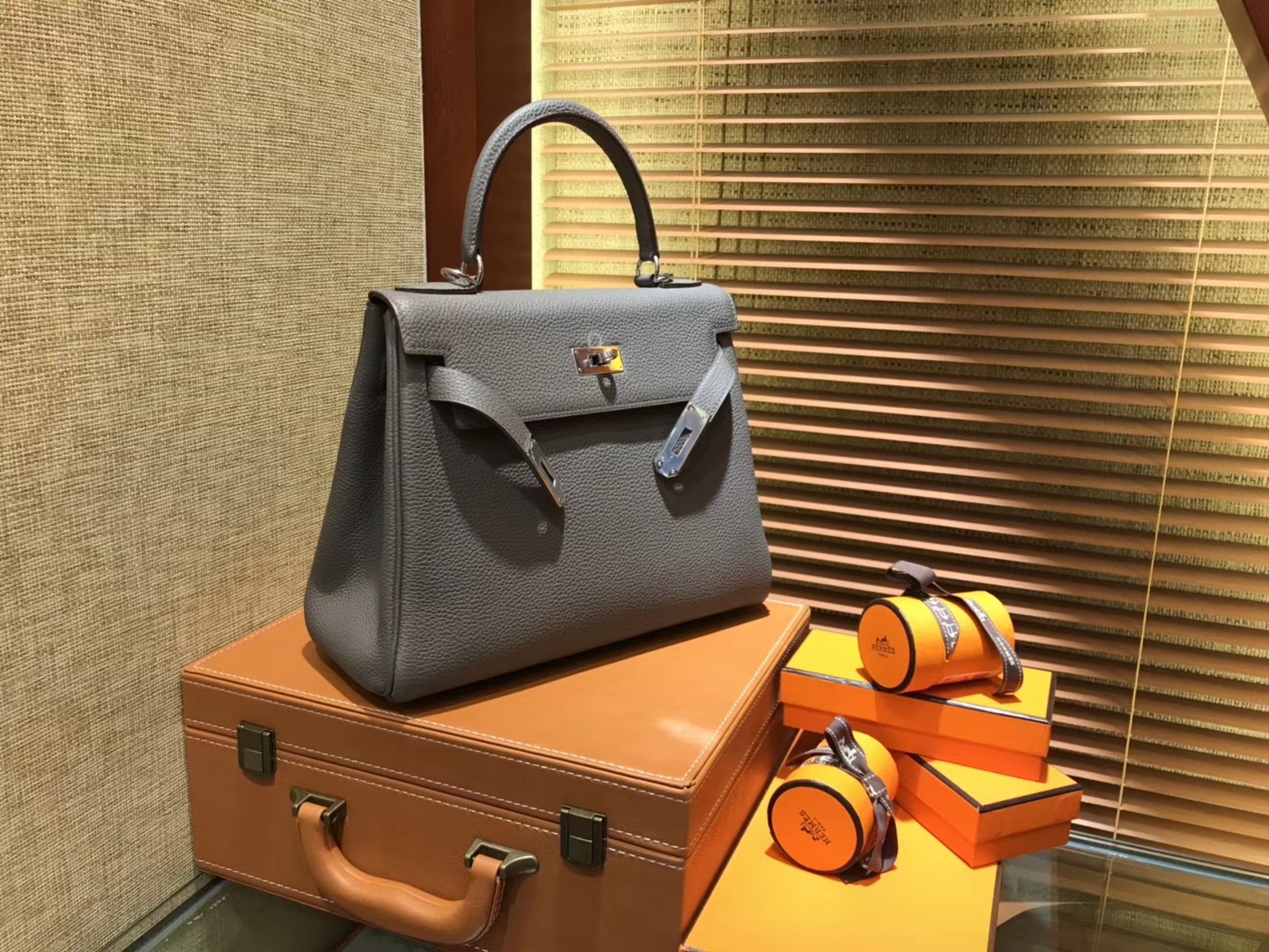 Hermès（爱马仕）Kelly凯莉包 togo小牛皮 锡器灰 进口原料 原版蜜蜡线 银扣 28cm