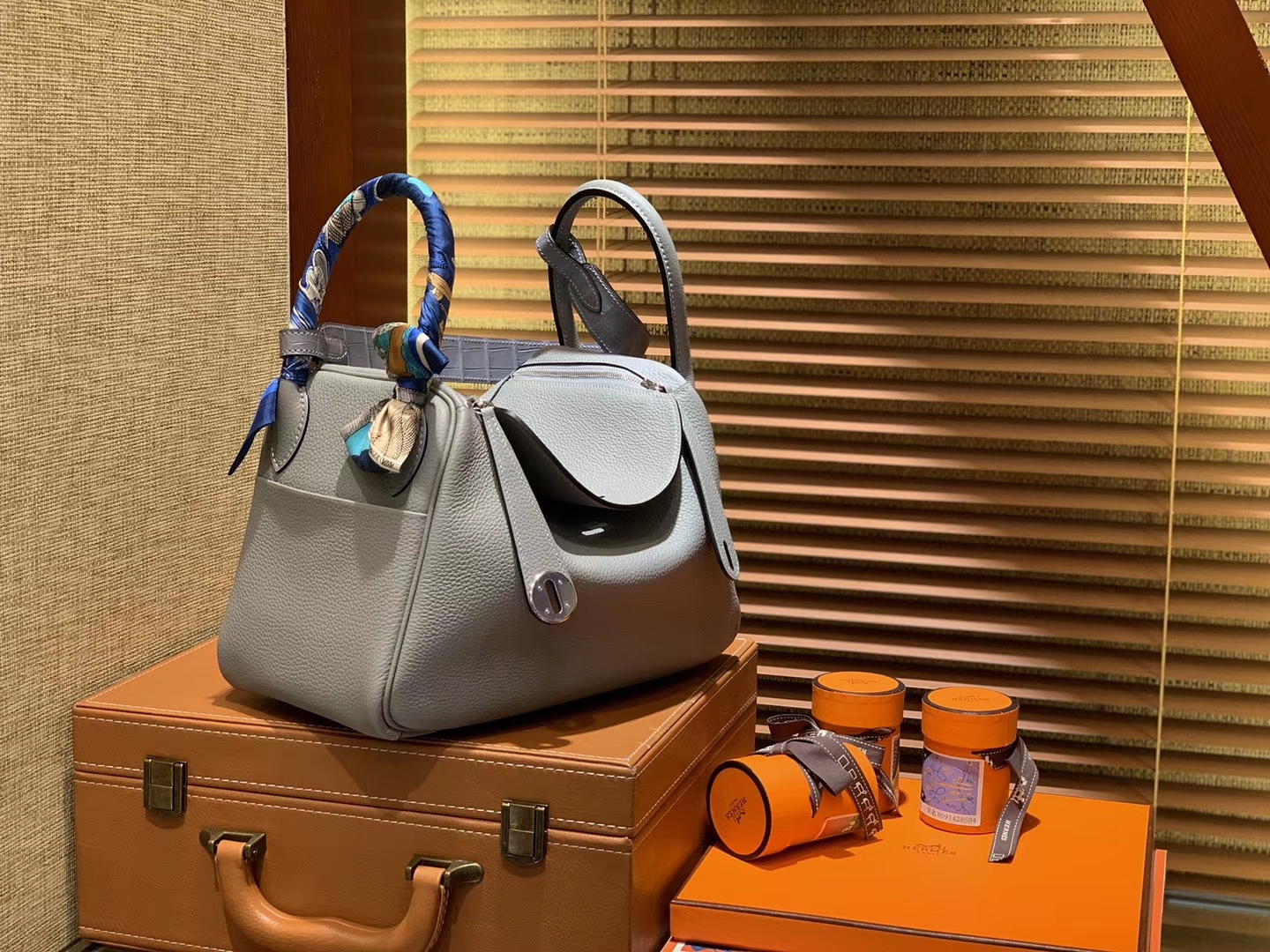 Hermès（爱马仕）Lindy琳迪包 巴黎灰 小牛皮拼鳄鱼皮 进口原料 全手工缝制 银扣 26cm