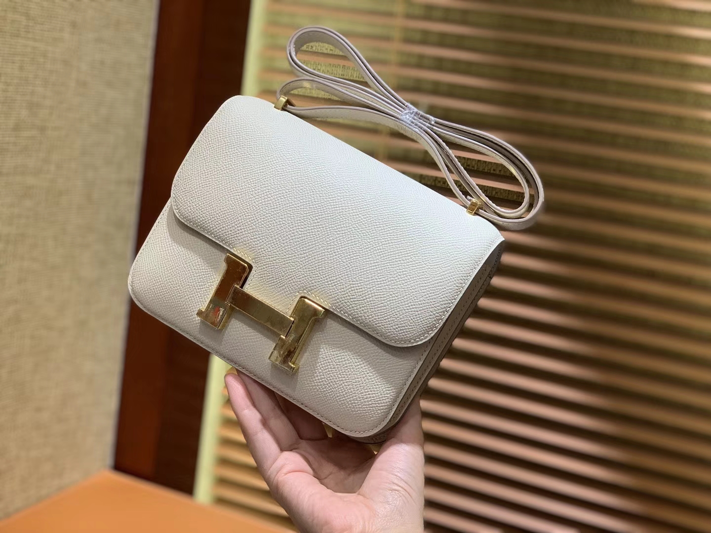 Hermès（爱马仕）Constance空姐包 掌纹 奶昔白 顶级全手工缝制 金扣 18cm