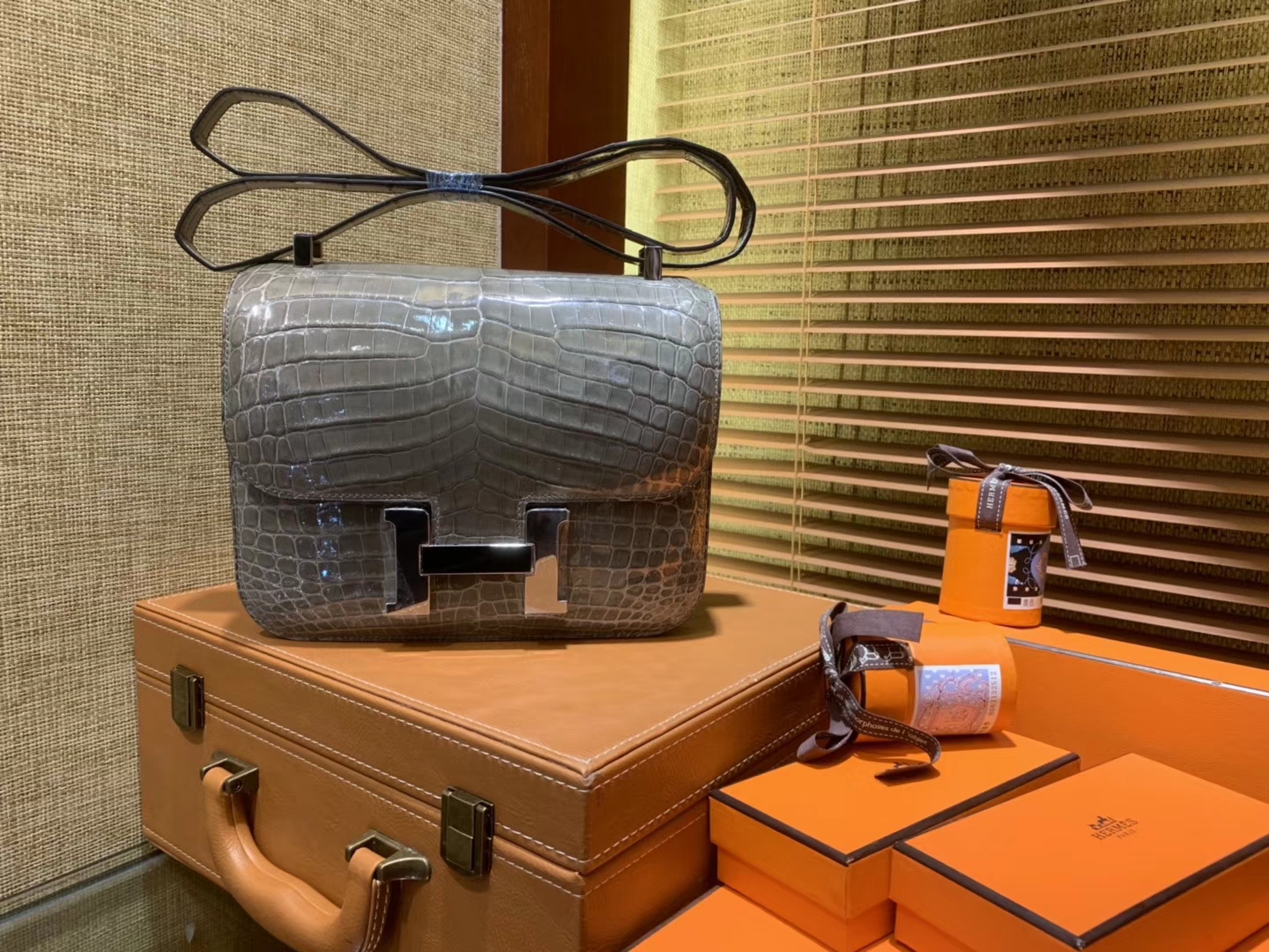 Hermès（爱马仕）Constance空姐包 巴黎灰 一级 尼罗 鳄鱼皮 臻品级别 银扣 23cm