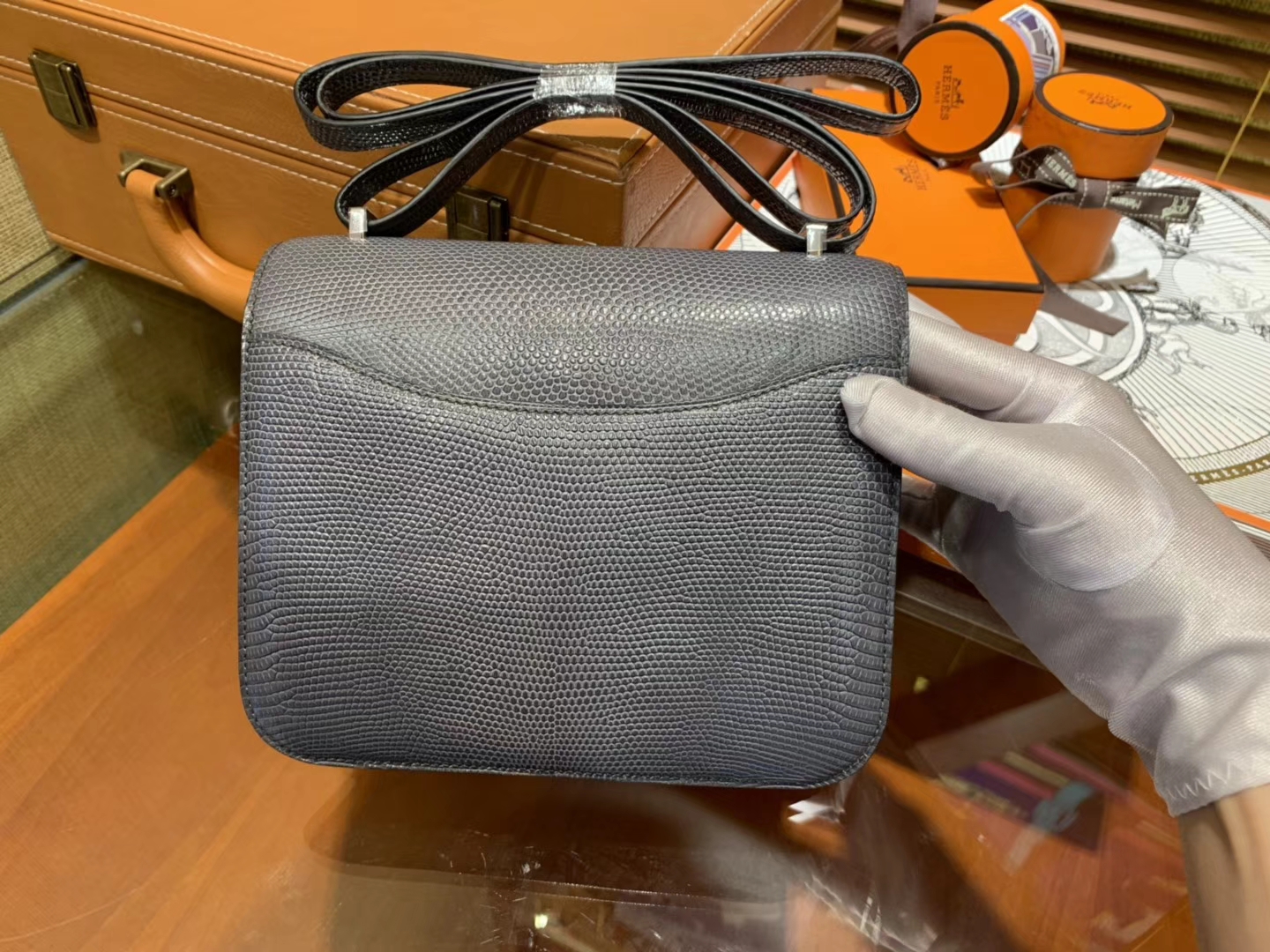 Hermès（爱马仕）Constance 18cm 铁灰色 蜥蜴皮 顶级手缝工艺 银扣