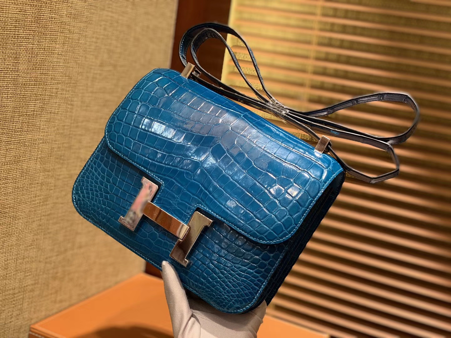 Hermès（爱马仕）Constance 23cm 伊滋密尔蓝 一级尼罗鳄鱼皮 顶级手缝工艺 金扣
